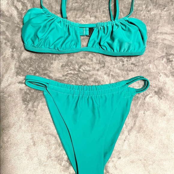 Blackbough Paige Top + Paige Bottom in Emerald - Picture 4 of 10